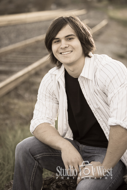 Senior Picture at RR Tracks - Templeton Senior Portrait Photographer - Studio 101 West Photography