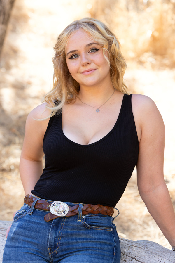 Senior Pictures - Senior Portrait - Outdoor Senior Photos - Senior Photo shoot on Location - Studio 101 West Photography