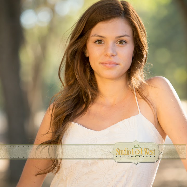 Studio 101 West Senior portrait in Park Atascadero Park Portrait of High School Senior Girl - Senior Portraits - Studio 101 West Photography