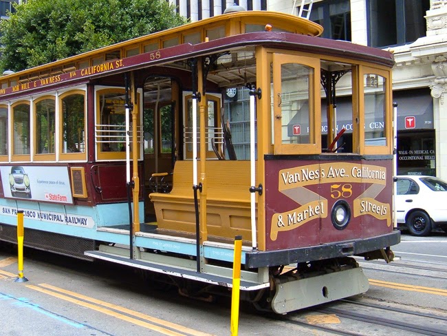 Get Your Senior Pictures on San Francisco Cable Car - Studio 101 West Photography Senior Photography in San Fransciso - San Luis Obispo Portrait Photographer - Studio 101 West Photography