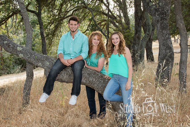 Mother and Children Portrait Oak tree family portrait - family portrait photography - Studio 101 West Photographer