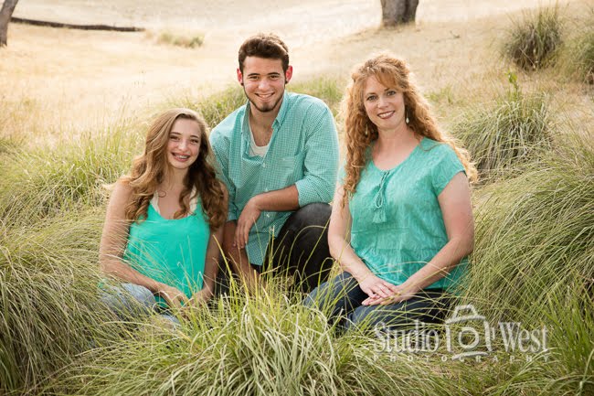 Family Portrait Photographer outdoor family portrait - family portrait photography - Studio 101 West Photographer