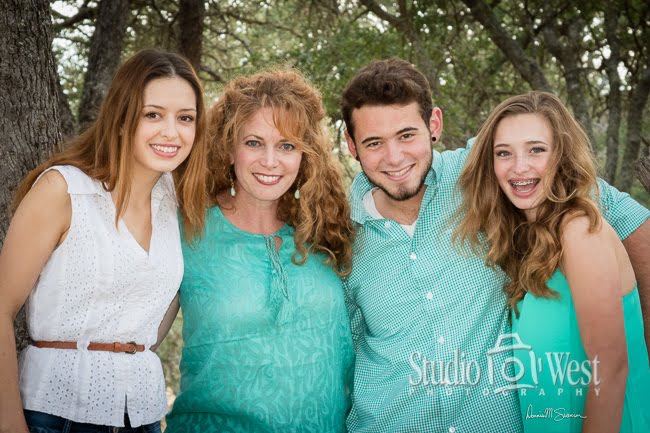 Out door Family Portrait Atascadero outdoor family portrait - family portrait photography - Studio 101 West Photographer