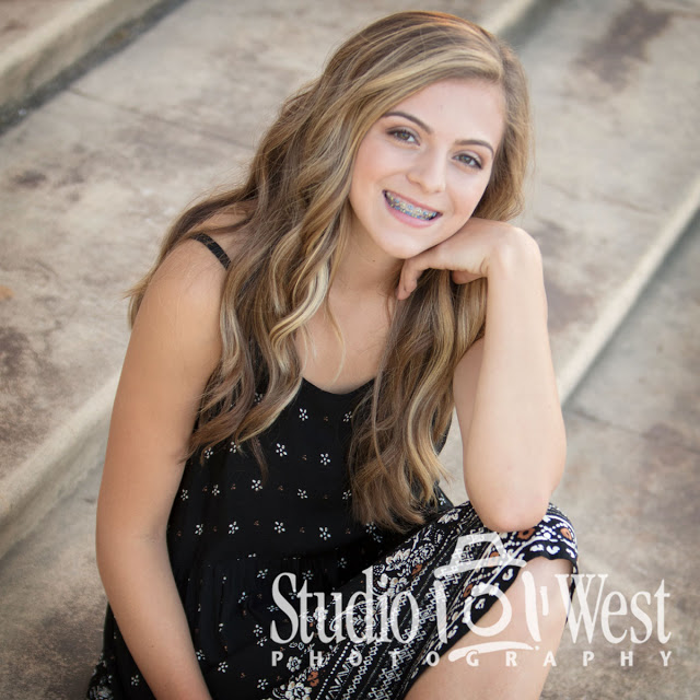 Female High School Senior Portrait - Class of 2018 Senior Pictures - Outdoor location portrait - Class of 2018 Senior Portrait - Studio 101 West Photography