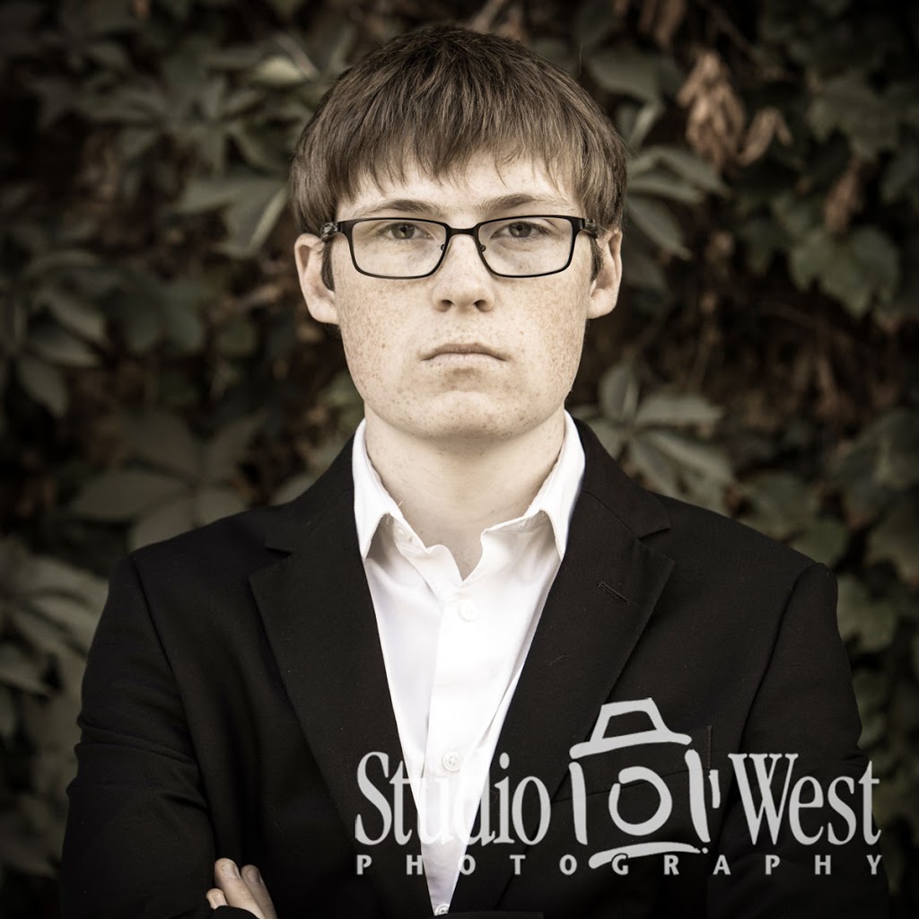 Serious Senior Portrait of Boy in front of Ivy Senior Portrait Photographer - Atascadero Senior Portraits - Studio 101 West Photography